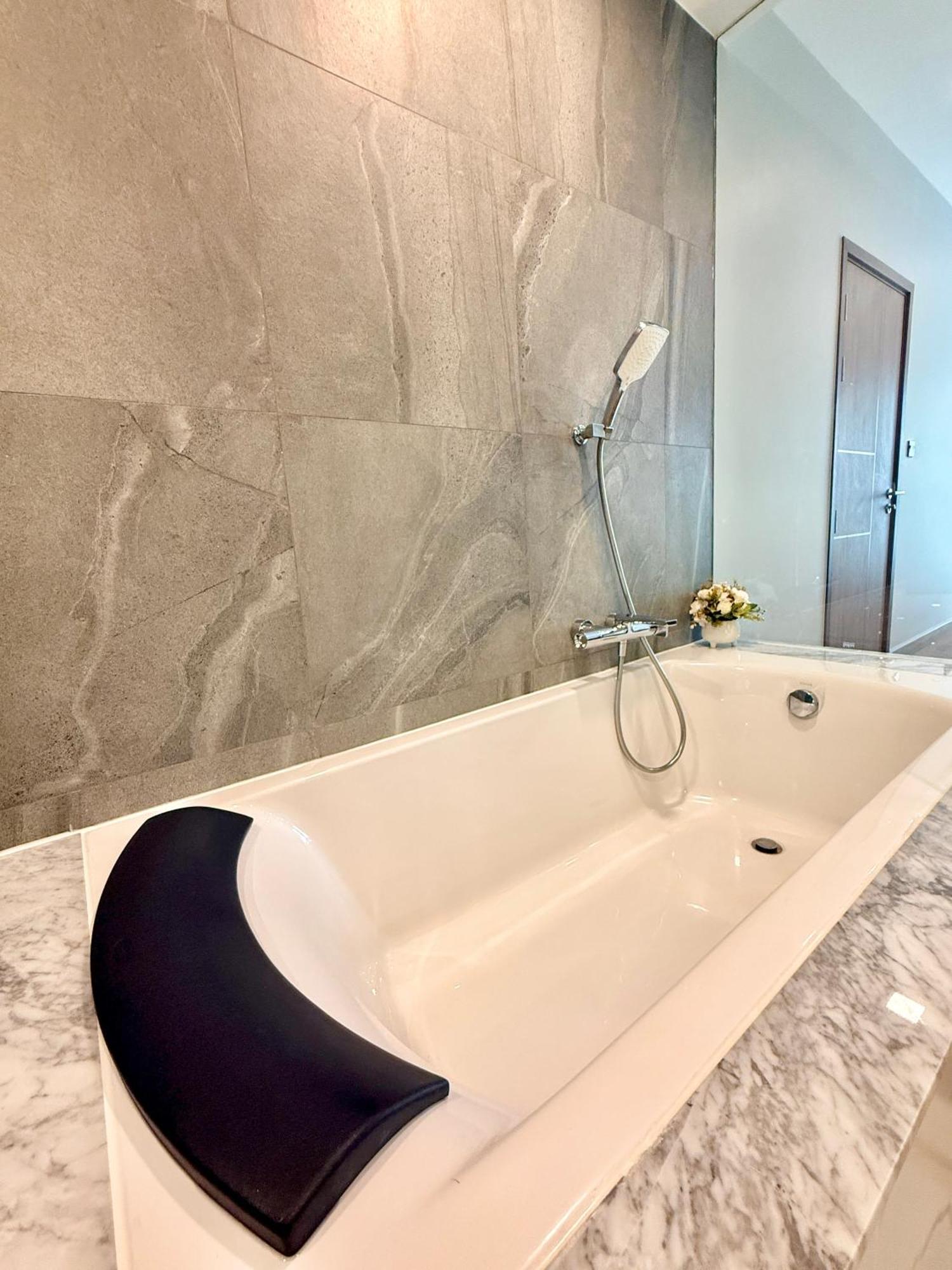 公寓 Astra Sky River 3 Bedrooms Infinity Pool, With Latex Mattress *